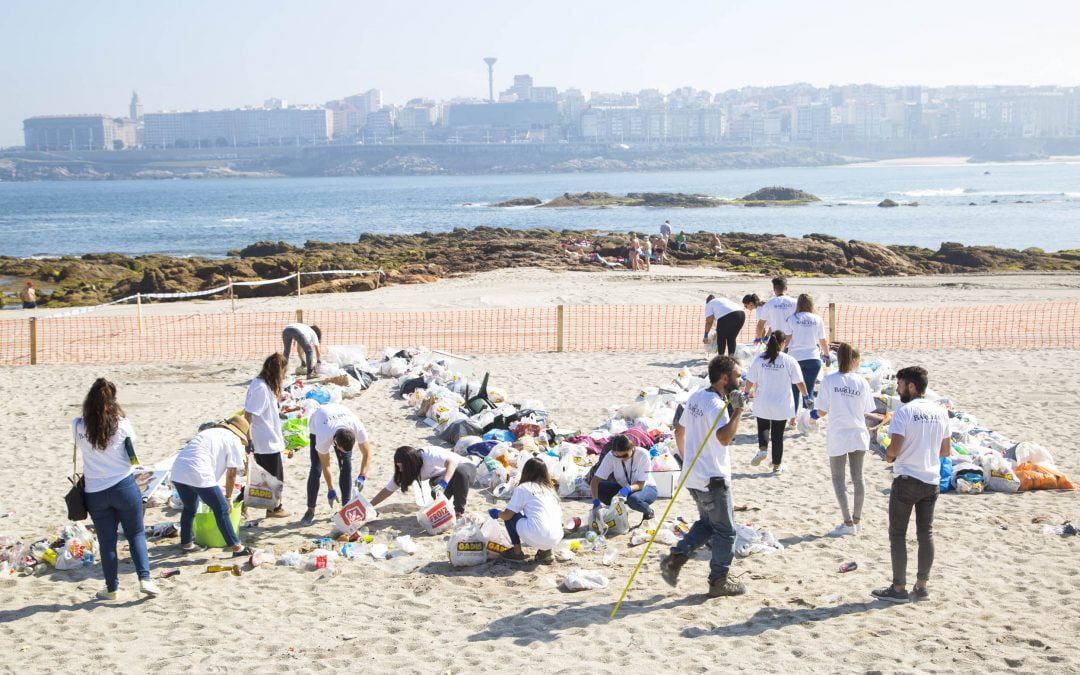 CLIP Intervención artística amar omar playa de Riazor by Ron Barceló – San Juan 2017